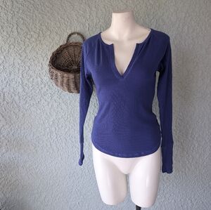 Free people long‎ sleeve v neck blue top size m